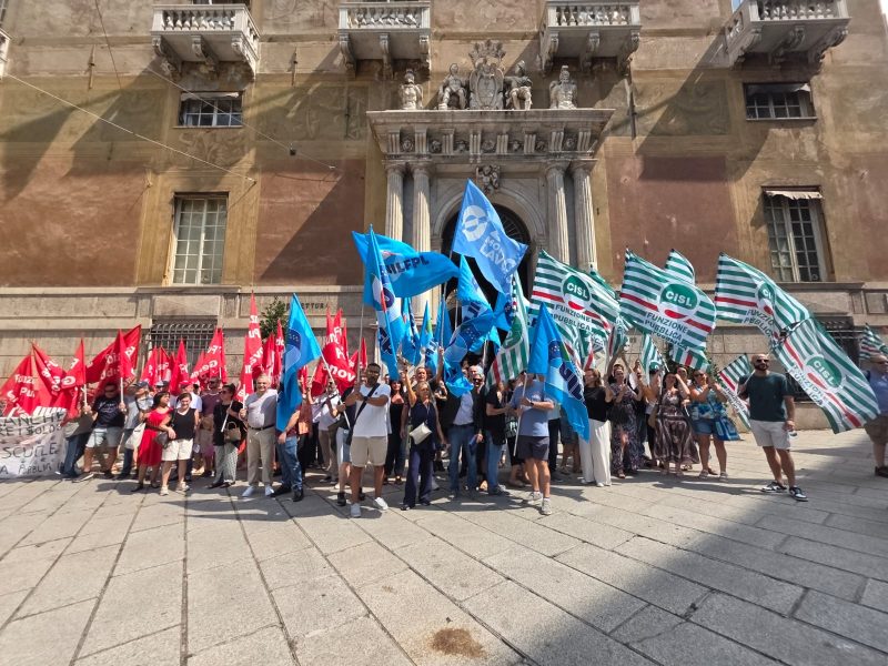 Comune di Genova, stato di agitazione: “Servizi in sofferenza, entro il 2028 mancheranno 570 unità”