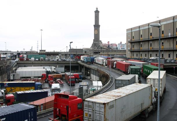 Autoparco a Genova: Gallo e Cafuoti (Filt Cgil) “ai camionisti serve un vero e proprio Centro Routier, non un parcheggio”