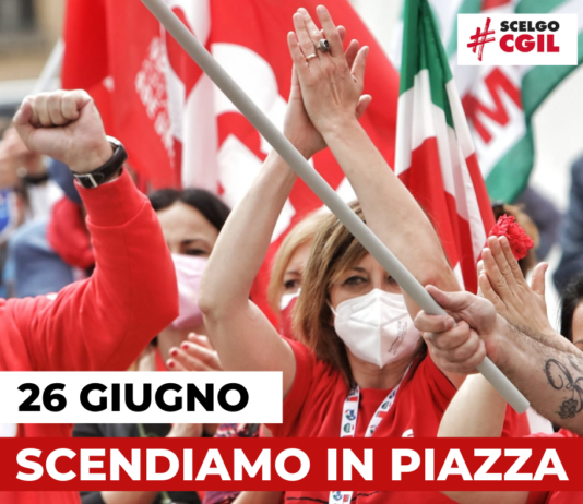 Lavoro: Cgil, Cisl e Uil, il 26 giugno manifestazioni nazionali a Torino, Firenze e Bari Manifestanti in piazza