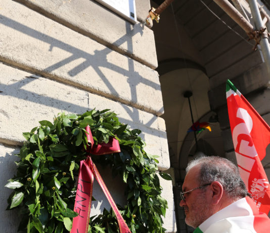 Corone per i caduti: la città metropolitana ritorni sui propri passi