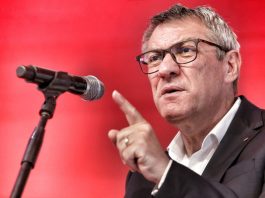 Sanremo: Landini, grati a Massini e Jannacci per aver rimesso al centro la dignità e i diritti del lavoro