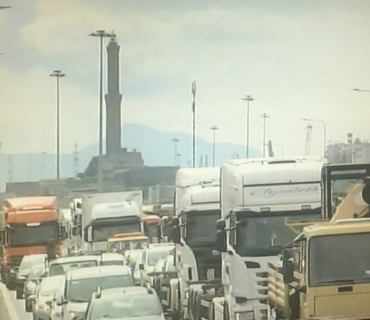 Genova paralizzata dal traffico: CGIL CISL UIL chiedono un incontro al Prefetto
