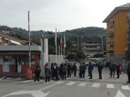 Prosegue la lotta dei lavoratori di Hi-lex contro i licenziamenti Prosegue la lotta dei lavoratori di Hi-lex contro i licenziamenti