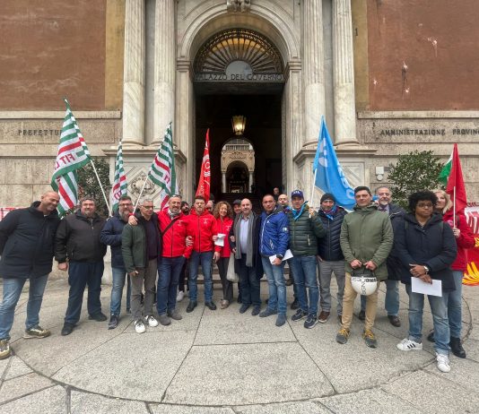 Tagli all’indennità di malattia per i marittimi: Filt Cgil Fit Cisl Uil trasporti “norma che va cancellata” prefettura presidio marittimi