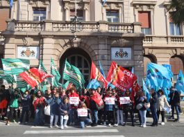 “Il nostro lavoro venga rispettato”: il grido del personale delle imprese di pulizie della Sanità Pubblica Regionale. Questa mattina davanti al San Martino a Genova