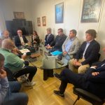 Aurelia Bis, Feneal Uil, Filca Cisl e Fillea Cgil: “Ci sono due aziende pronte a subentrare a ICI: adesso tocca al tribunale di Roma. Il nuovo soggetto potrebbe prendere possesso del cantiere a inizio 2026. C’è stata assicurata salvaguardia della clausola occupazionale”