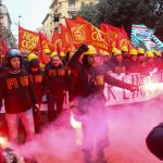 Genova: la polizia lancia i lacrimogeni sui lavoratori Ilva e sui partecipanti al corteo. CGIL “deriva reazionaria del Governo”