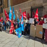 Gaslini, è in corso il presidio del personale dell’ospedale davanti alla Prefettura di Genova