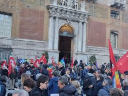 “Stop a tutte le guerre in atto” è il grido del Comitato “Insieme per la Costituzione” di Genova in presidio davanti alla Prefettura