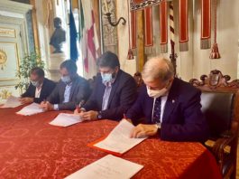 Cgil Cisl Uil Genova hanno firmato il Patto per lo sviluppo e il lavoro con il Comune di Genova firma patto per il lavoro