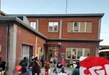 “Giocattoli senza frontiere”: in Camera del Lavoro Genova la distribuzione ai bimbi del quartiere di libri e giocattoli