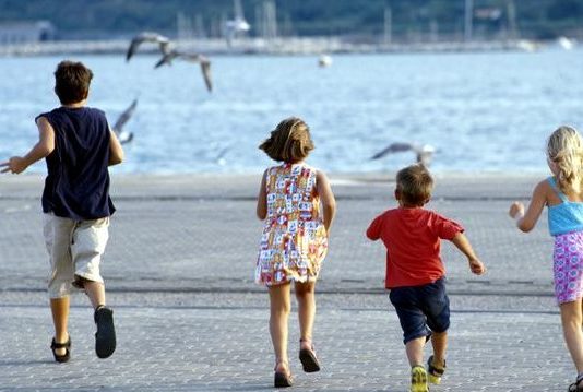 In Liguria sono scomparse due città – Articolo su Repubblica di Federico Vesigna Segretario Generale della Cgil ligure bimbi corrono